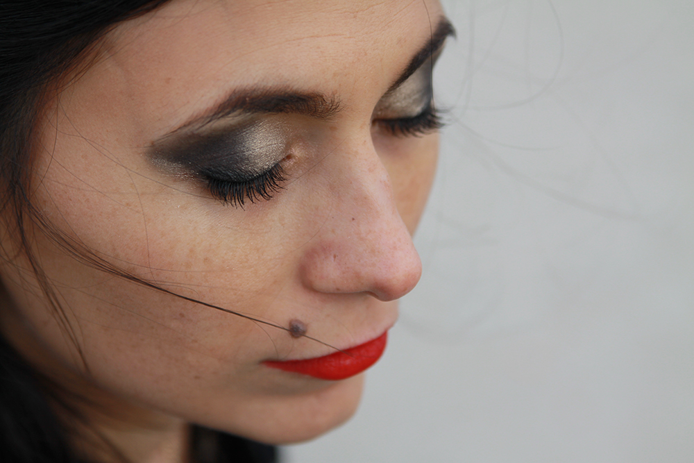 sarah make up gold